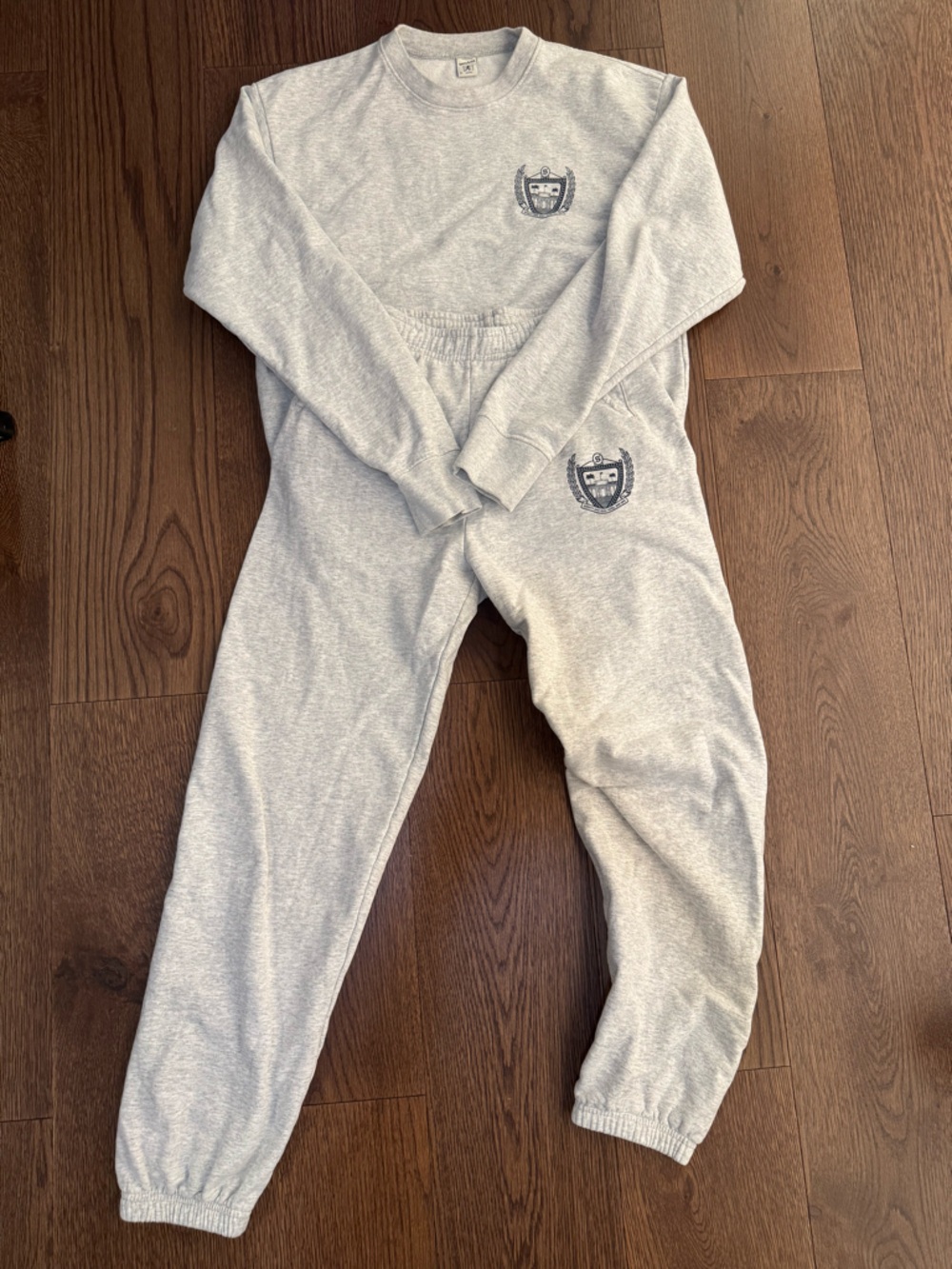 Sporty & Rich Light Gray Crest-Print Sweat Set S